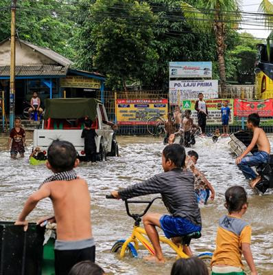 Cover image for research topic "The Effects of Climate Change and Environmental Factors on Exercising Children and Youth"