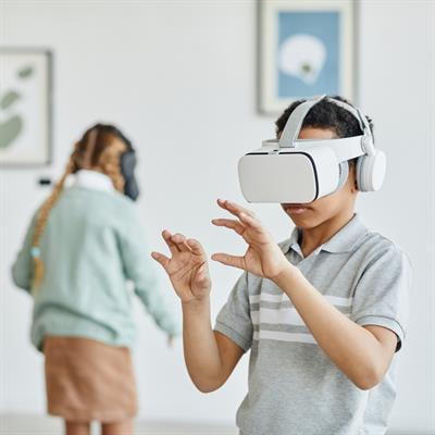 Cover image for research topic "Use of body and gaze in extended reality"
