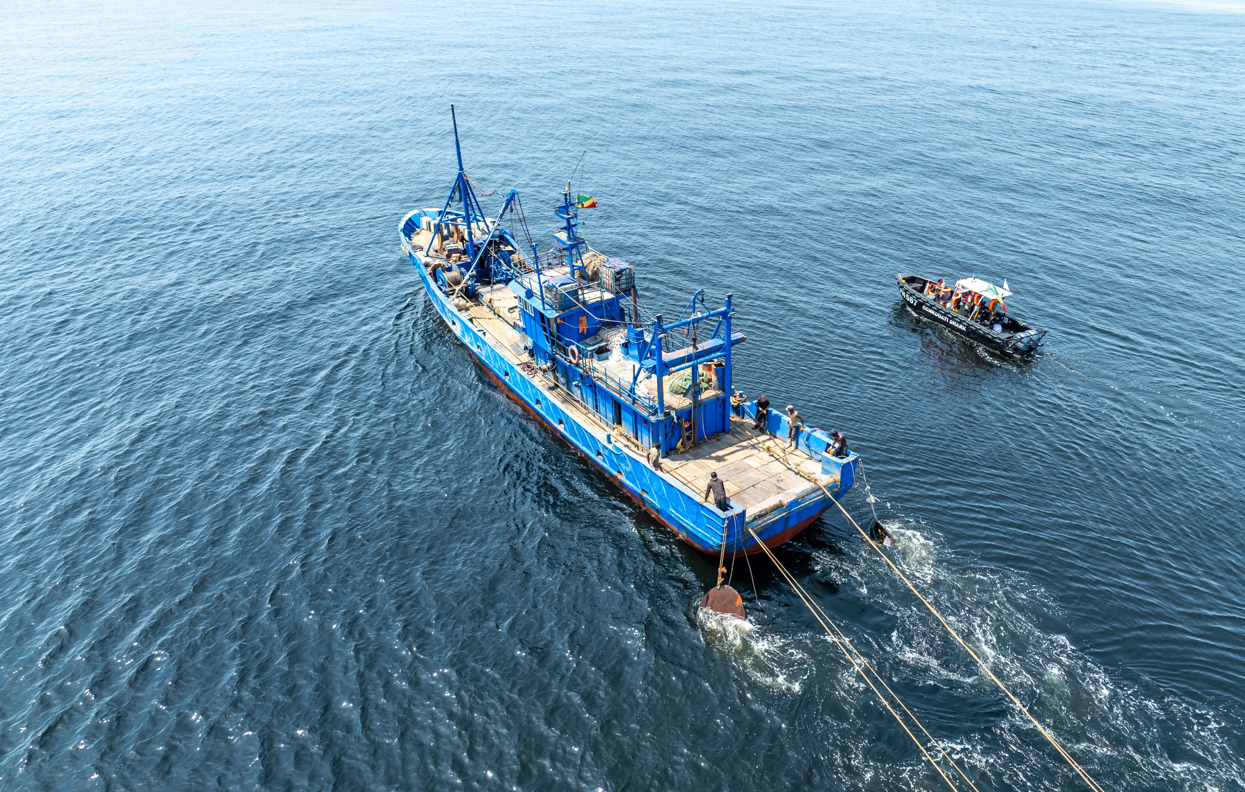 Patrol vessel (black) approaching illegal fishing vessel (blue) inside the Conkouati-Douli National Park. Credit PNCD.