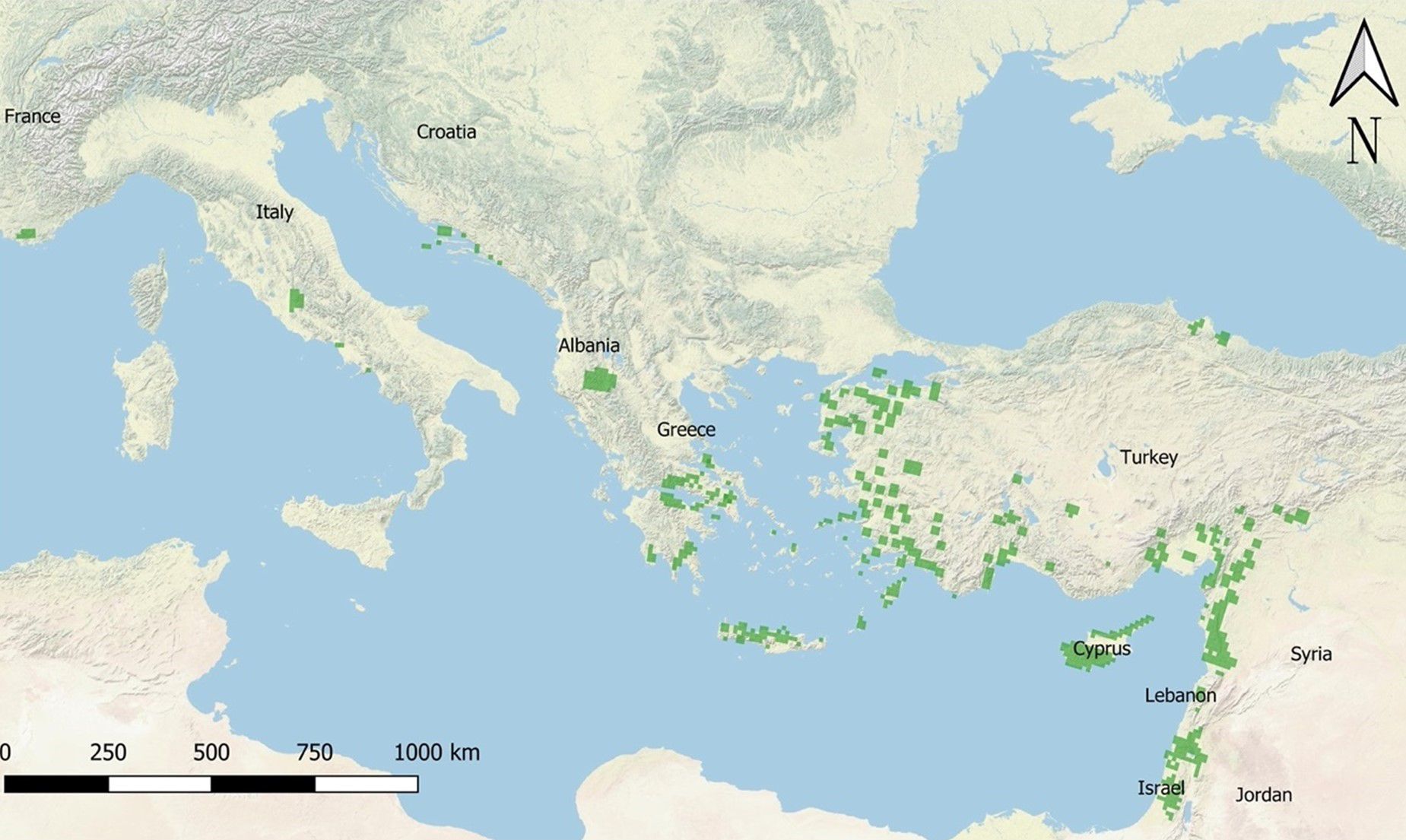 Map of the Meditterranean region highlighting green area showing the natural distribution of Styrax officinalis in Italy, Greece, Turkey, Dalmatia, Israel, France, Croatia, and Cyprus. These areas are likely of ecological or geographical significance. A scale bar in kilometers is included at the bottom.