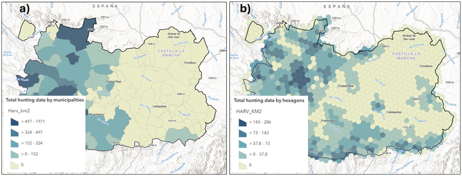 Two maps showing hunting data in Ciudad Real (Spain). Map (a) displays data by municipalities with a gradient from light to dark blue, indicating hunting intensity. Map (b) uses hexagons to represent hunting data with a similar color gradient. Both maps include a legend for understanding the hunting density per square kilometer.