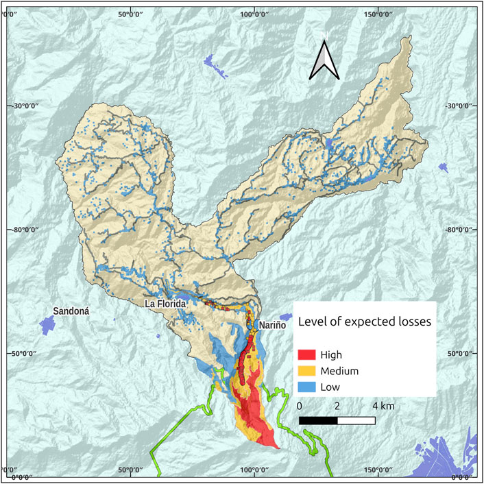 Map showing levels of expected losses from landslides in a region. Red indicates high loss areas, orange medium, and blue low. Notable locations include Sandoná, La Florida, and Nariño. A scale indicates distances from zero to four kilometers.