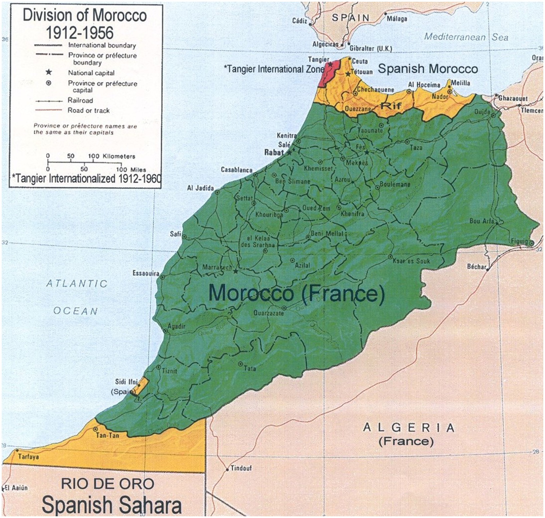 Map illustrating the division of Morocco from 1912 to 1956. It shows areas under French control in green, Spanish Morocco in yellow, and the Tangier International Zone in red. State and provincial boundaries, as well as key cities and railroads, are marked. Surrounding regions include Algeria and Spanish Sahara.