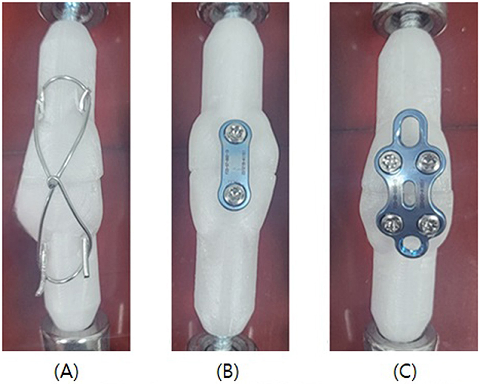 Shows two types of locking plates used in the experiment. The 2-hole plate is a standard rod-shaped plate with two locking holes. The 4-hole plate has a rectangular shape with six locking holes and a small central hole; only the four symmetric holes at both ends were used to fix the proximal and distal parts of the patella with locking screws.