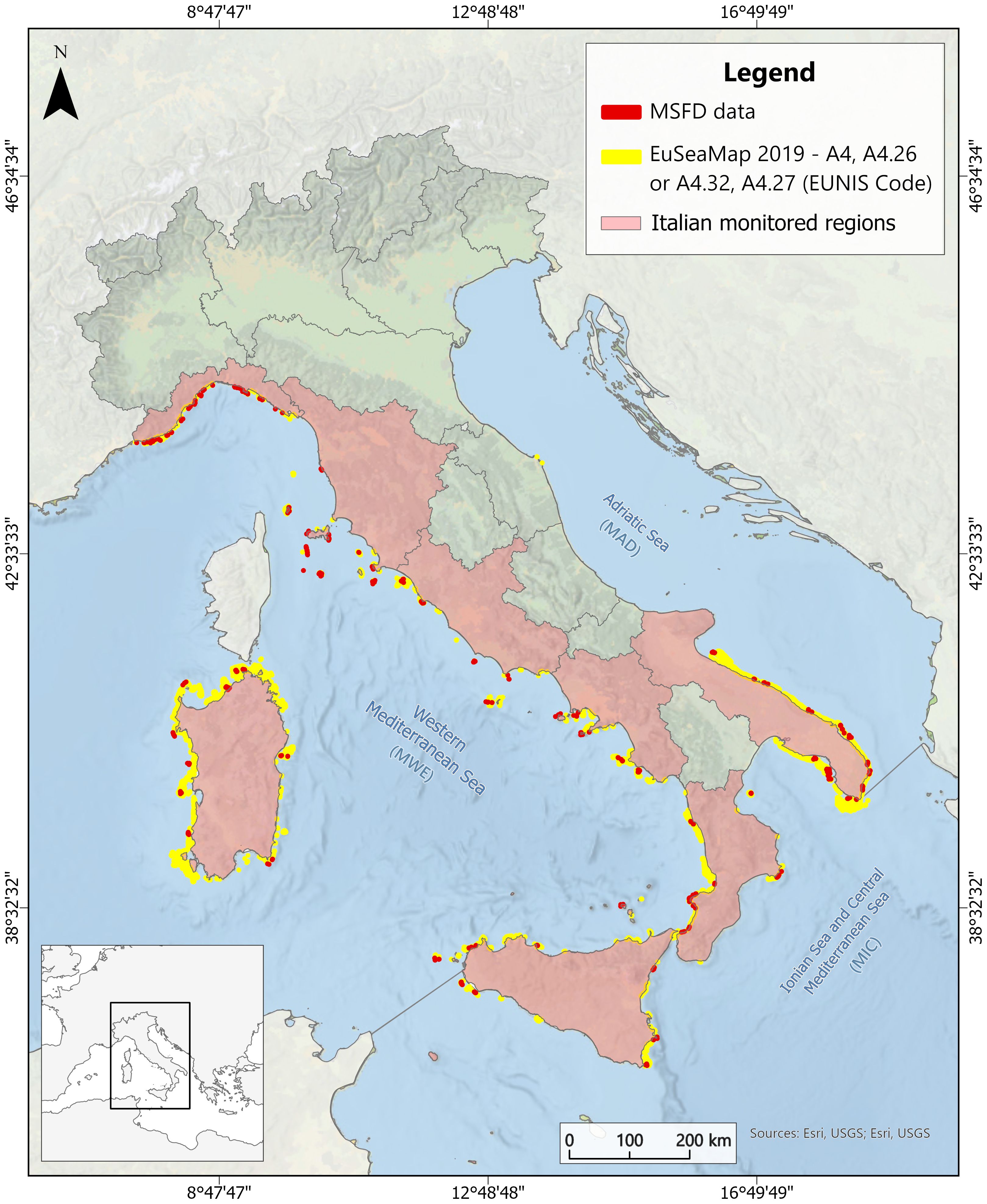 Map of Italy highlighting the coastal regions (in pink) monitored within the MSFD. Areas in red indicate MSFD data, while yellow areas represent EUSeaMap 2019 data. The legend clarifies the color scheme, and an inset map displays Italy’s geographic position in Europe.