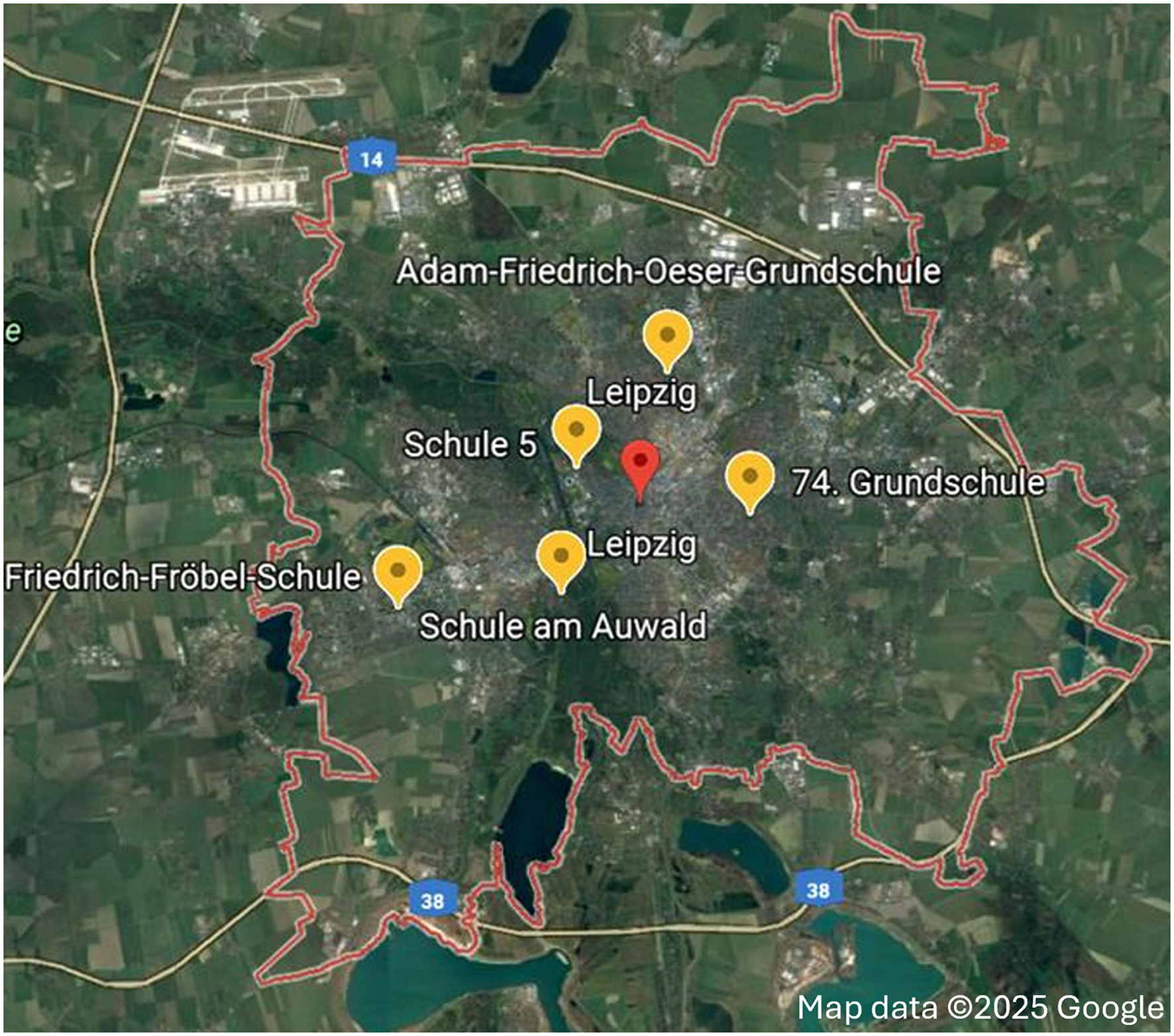 Table detailing activities at various schools, sorted by days and categories: sitting, standing, walking/running, ball games, creative play, and catching. Separate sections for girls and boys. Schools listed include Schule 5 im Stadtbezirk Mitte, Adam-Friedrich-Oeser-Schule, Schule am Auwald, Friedrich-Fröbel-Schule, and 74. Grundschule. Green infrastructure totals are included for each category. Aggregated totals for each school and activity are shown at the bottom.