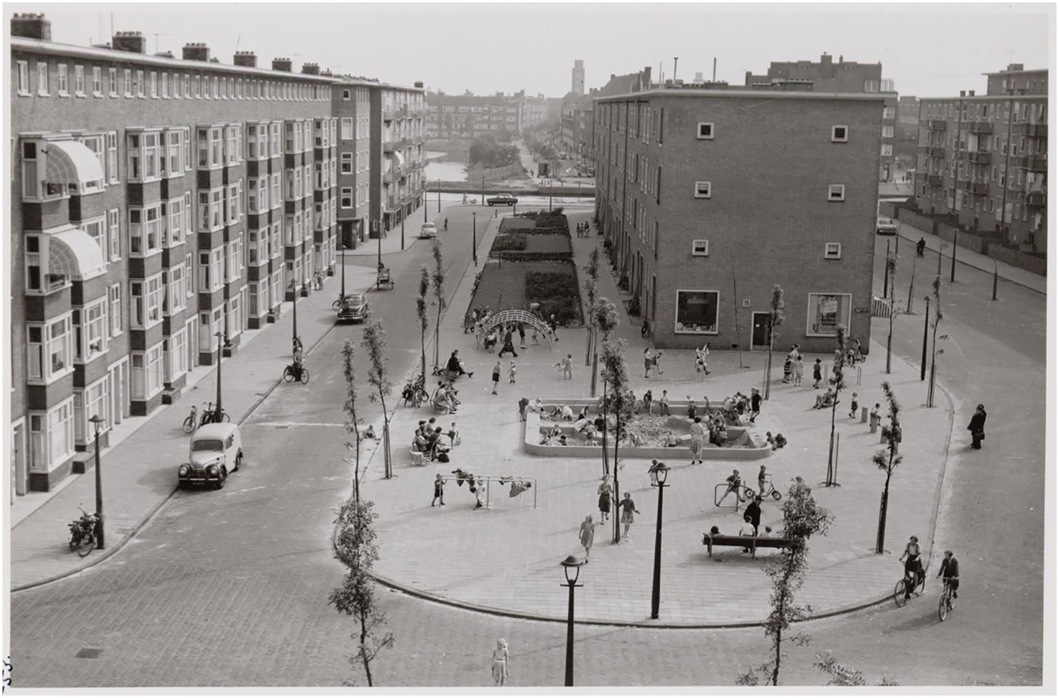 centeret tilnærmelse Efterår Frontiers | Aldo van Eyck's Playgrounds: Aesthetics, Affordances, and  Creativity | Psychology