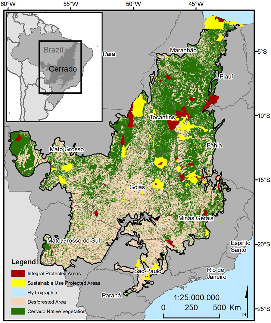 شكل 1 - صورة تظهر كمية الغطاء النباتي الطبيعي الذي يظل كما هو (باللون الأخضر)، وموقع وحجم المحميات الوطنية (باللون الأصفر واللون الأحمر)، وكامل المنطقة التي أزيلت منها الغابات (باللون الوردي).